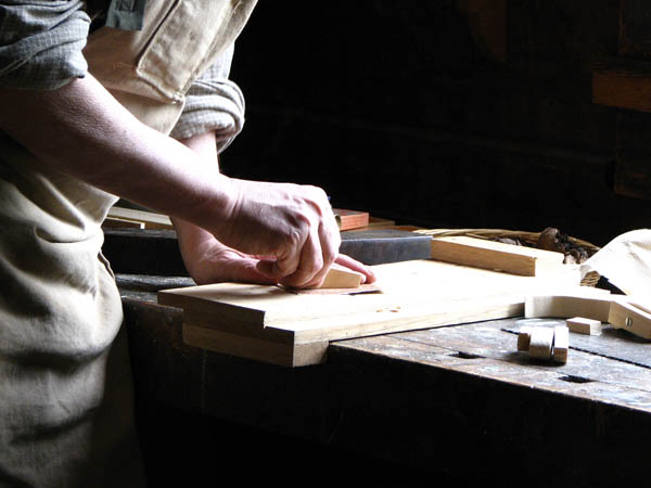 Nuestro equipo de profesionales cuenta  con muchos años de contrastada <strong>experiencia</strong> en el sector de la <strong>carpintería de madera en Vallfogona de Ripollès</strong>.